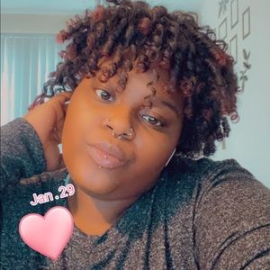 Meet your Posher, Ebony